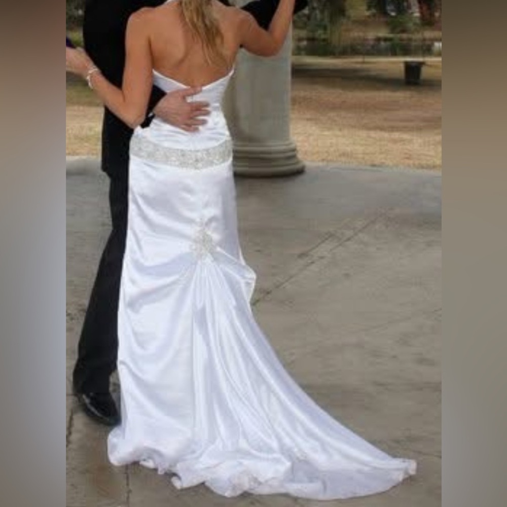2011 Galina Signature Wedding Dress - Picture 2 of 6